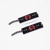 Черные кожаные наручники с красным декором и строчкой - Crazy Handmade - купить с доставкой в Ельце