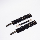 Черный кожаные оковы с узорами и золотистой фурнитурой - Crazy Handmade - купить с доставкой в Ельце