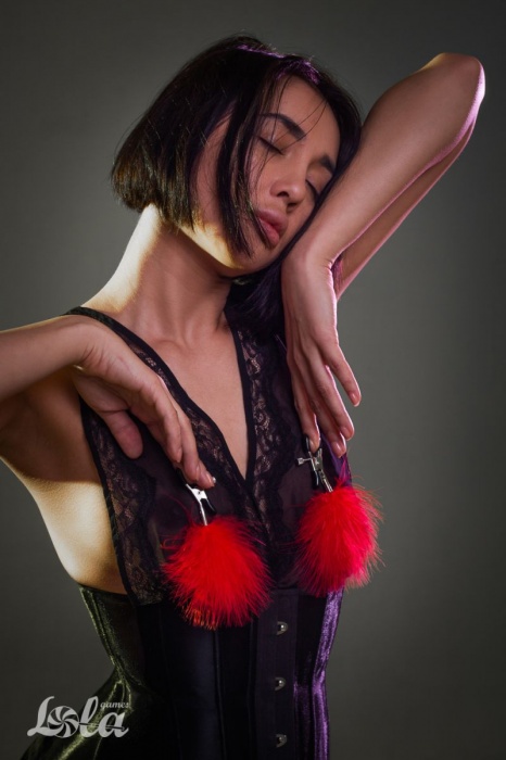 Зажимы на соски с красным пухом Euphoric - Lola Games - купить с доставкой в Ельце