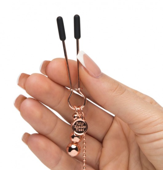 Золотистые зажимы для сосков и клитора All Sensation Nipple and Clitoral Chain - Fifty Shades of Grey - купить с доставкой в Ельце